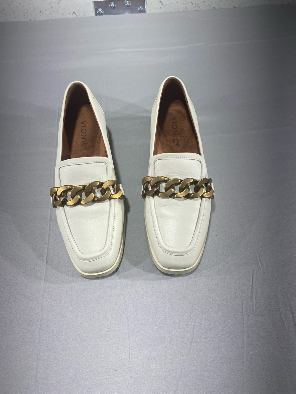 Vionic Ivory Leather Loafers with Gold Chain